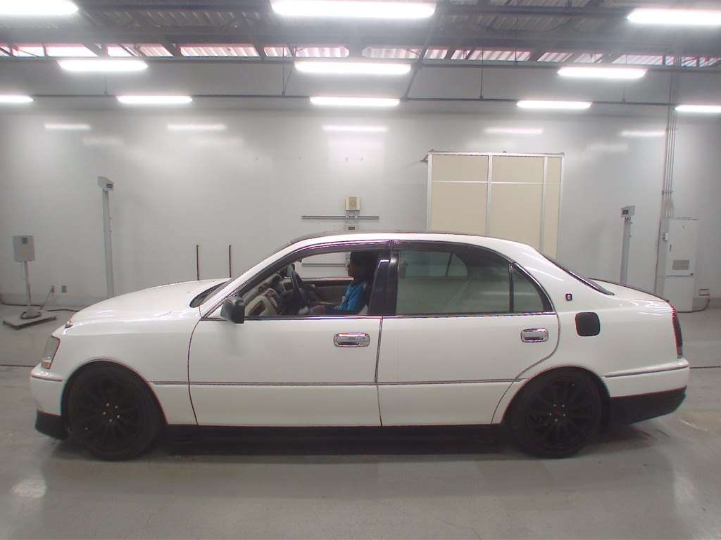 TOYOTA CROWN MAJESTA