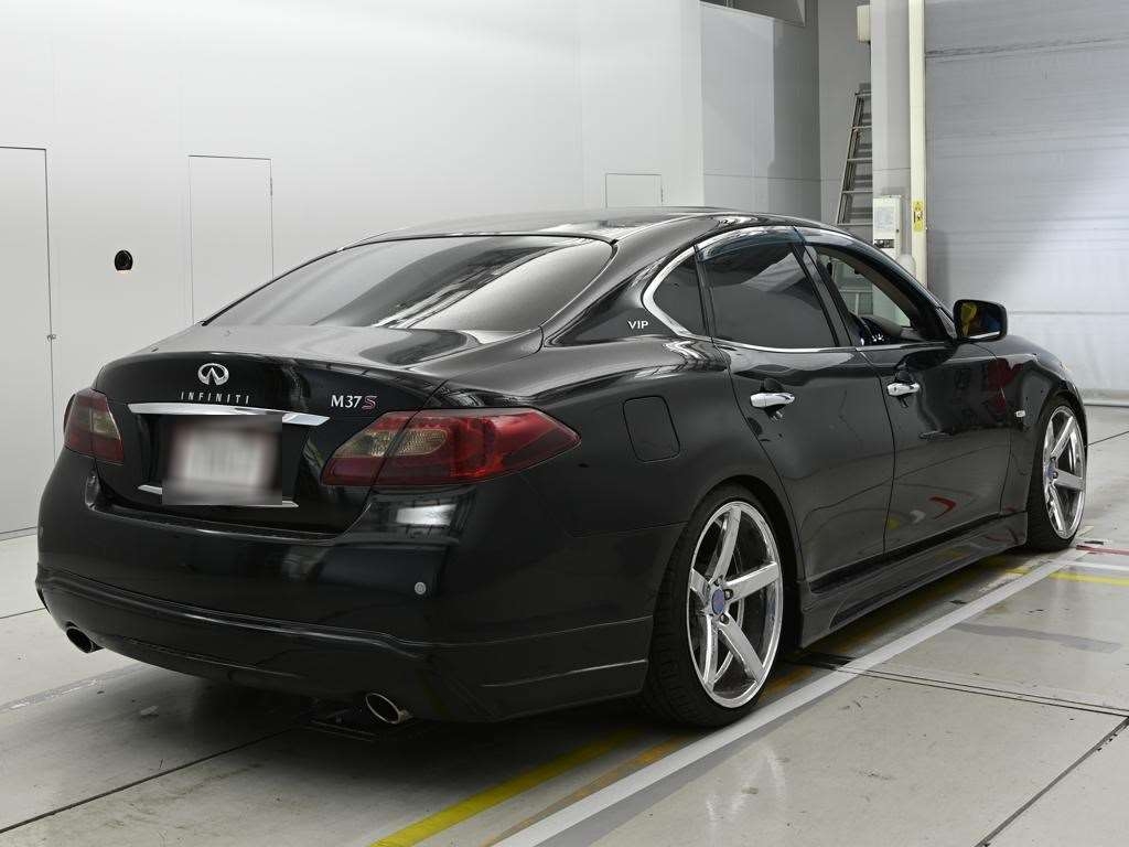 NISSAN FUGA