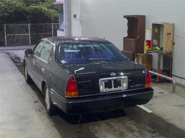 TOYOTA CROWN MAJESTA