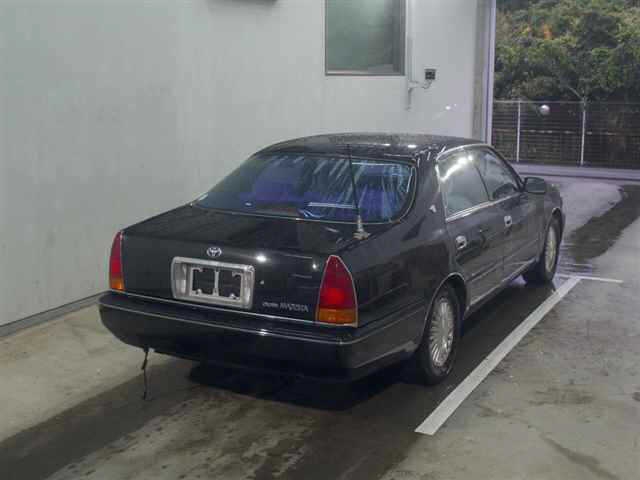 TOYOTA CROWN MAJESTA