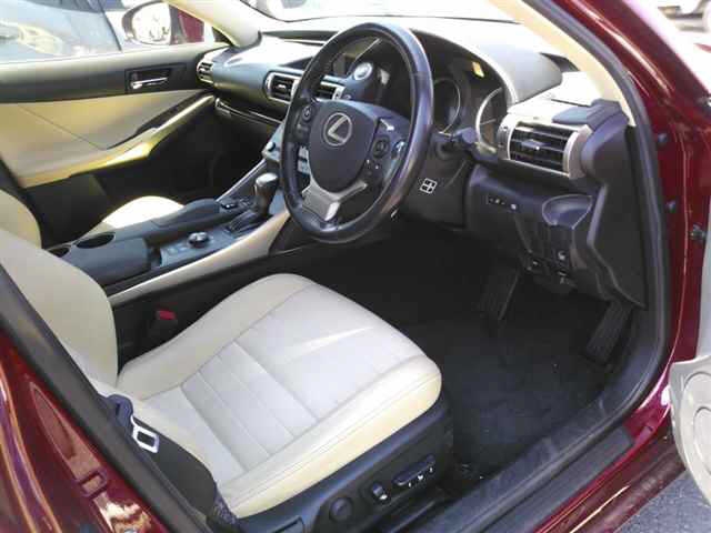 LEXUS IS300