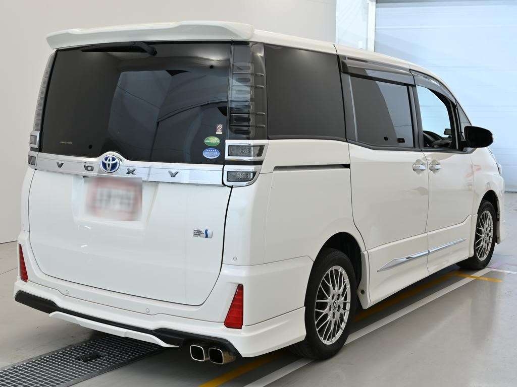 TOYOTA VOXY