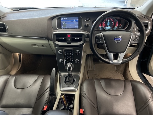 VOLVO V40