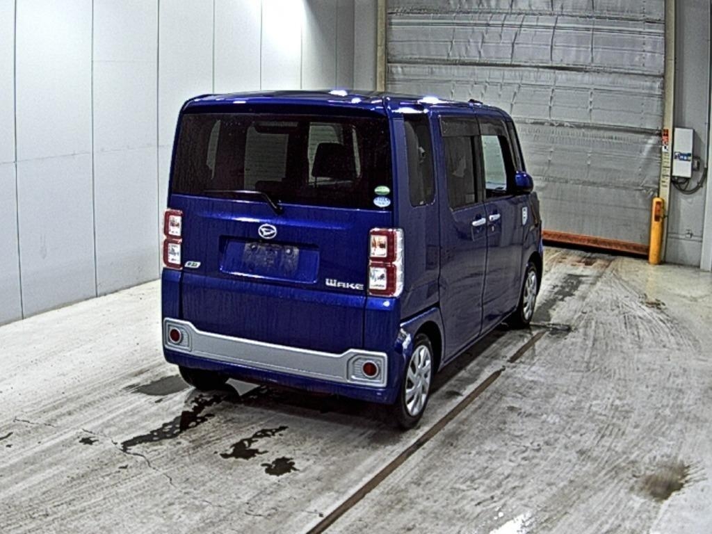 DAIHATSU WAKE