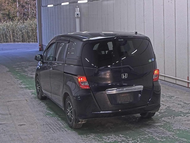 HONDA FREED SPIKE