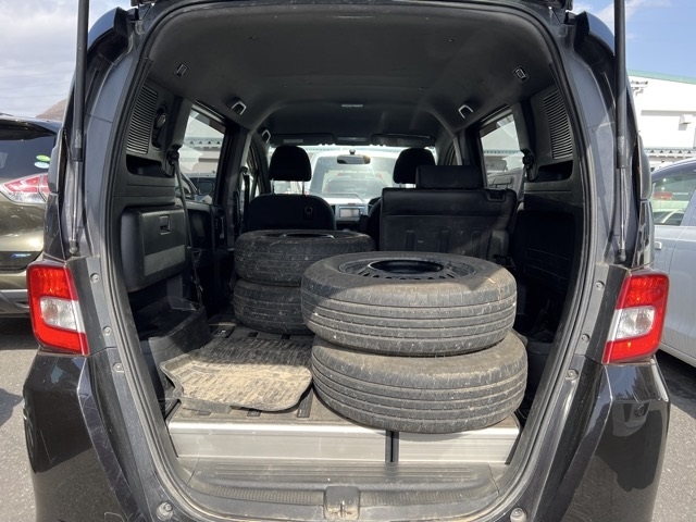 HONDA FREED SPIKE