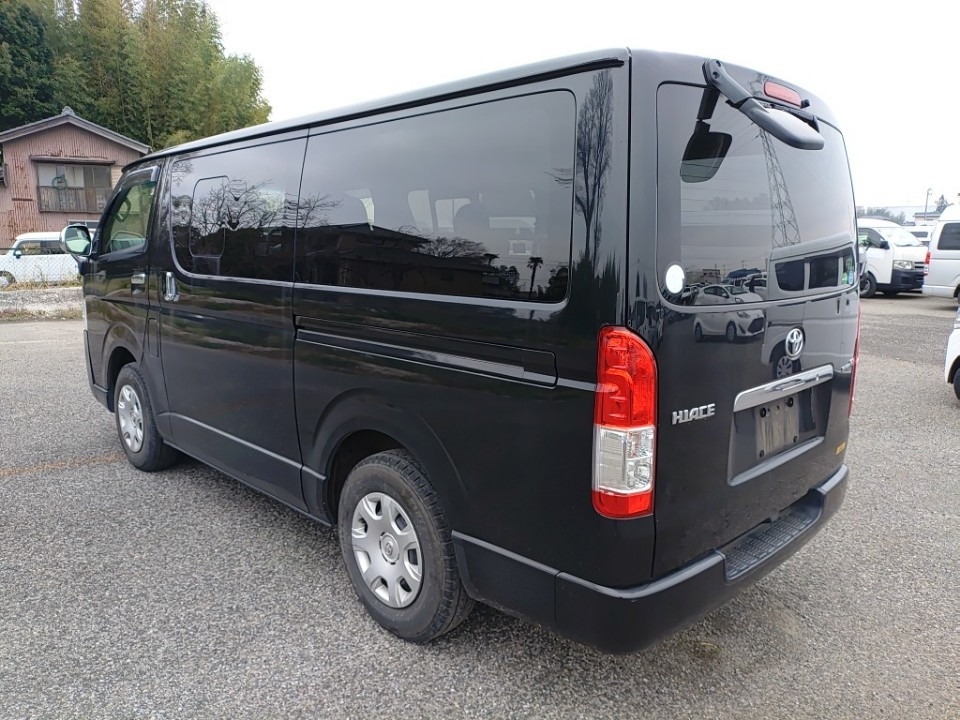 TOYOTA REGIUS ACE