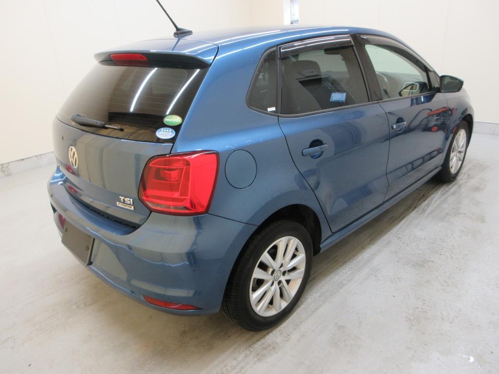 VOLKSWAGEN POLO