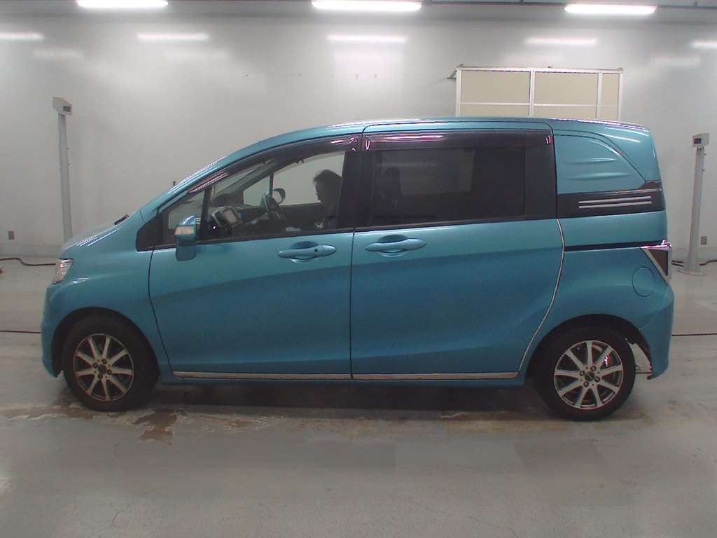 HONDA FREED SPIKE