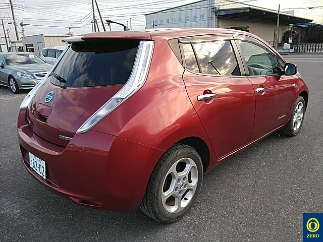 NISSAN LEAF