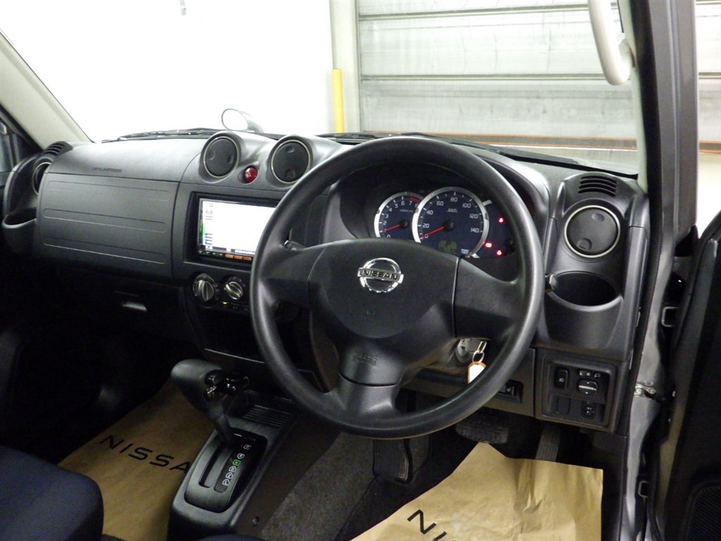NISSAN KIX