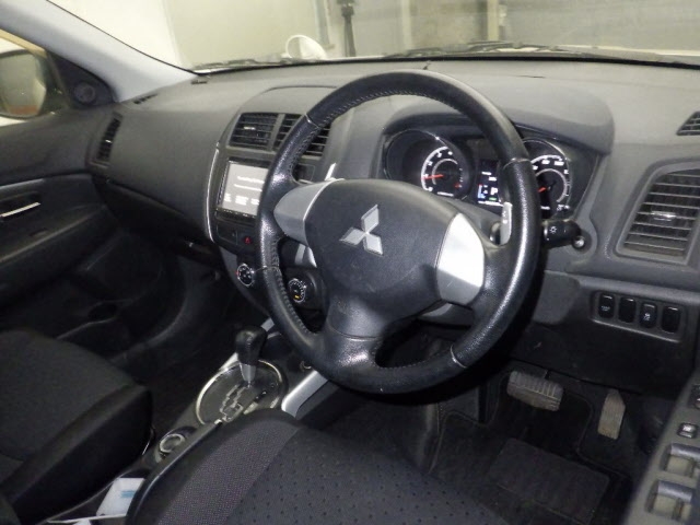 MITSUBISHI RVR