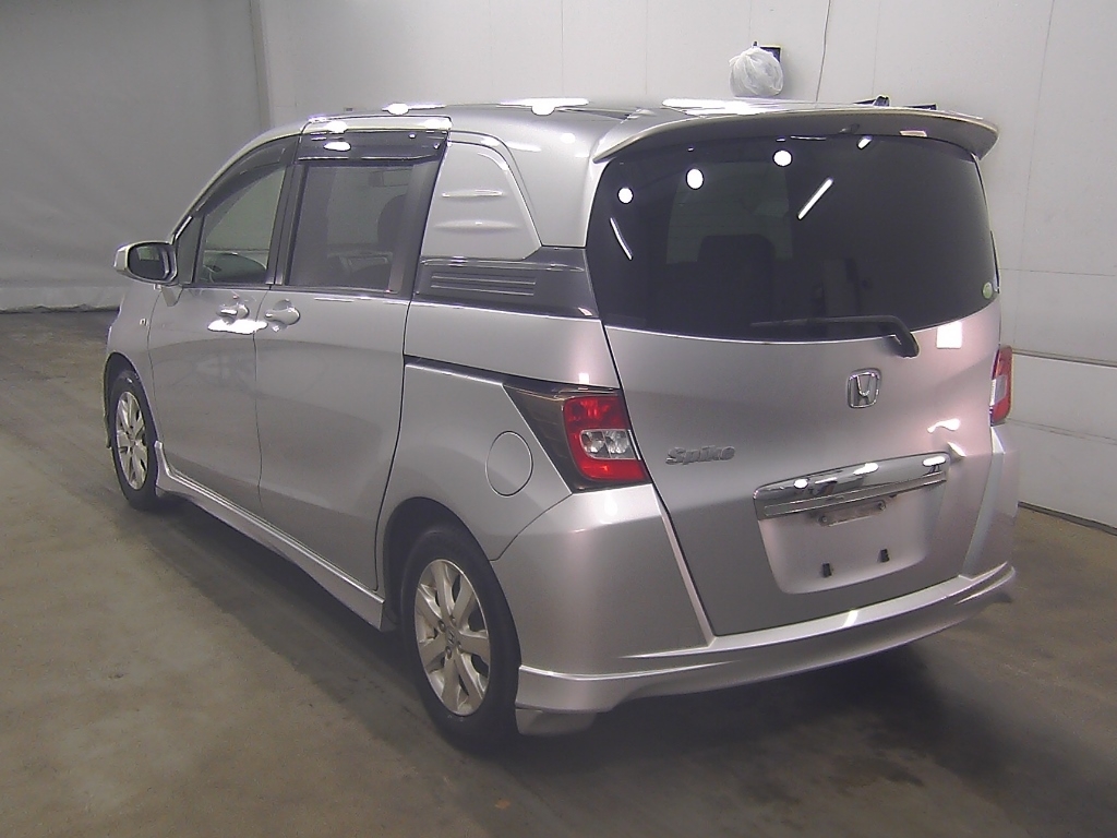 HONDA FREED SPIKE