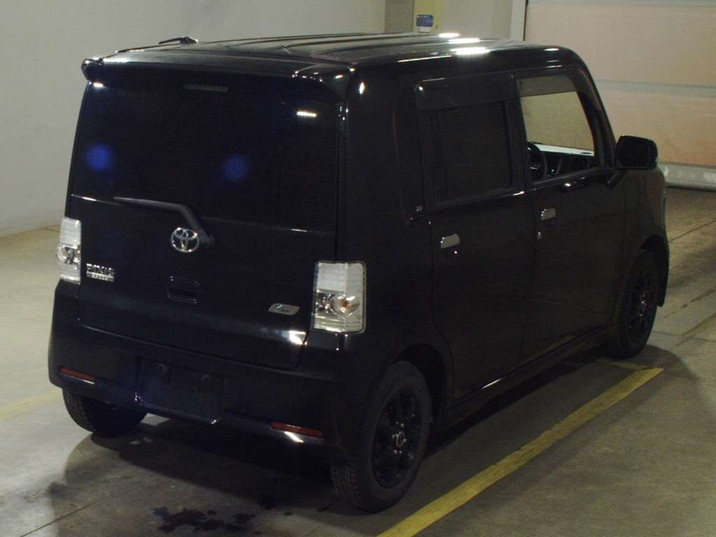 TOYOTA PIXIS SPACE