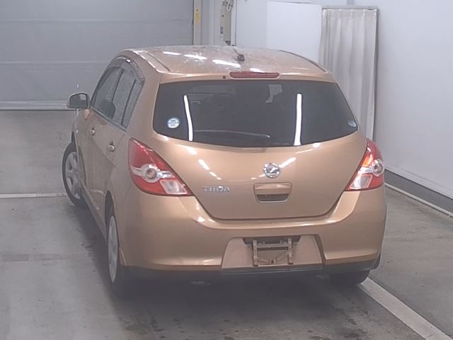 NISSAN TIIDA