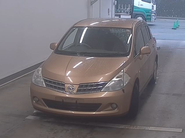 NISSAN TIIDA
