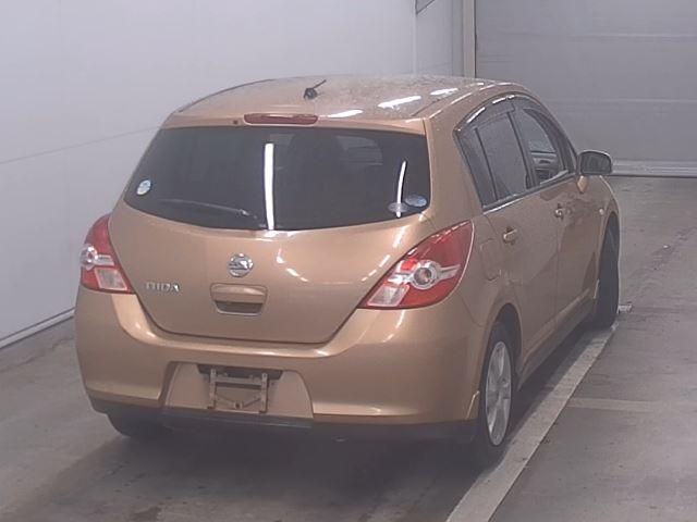 NISSAN TIIDA
