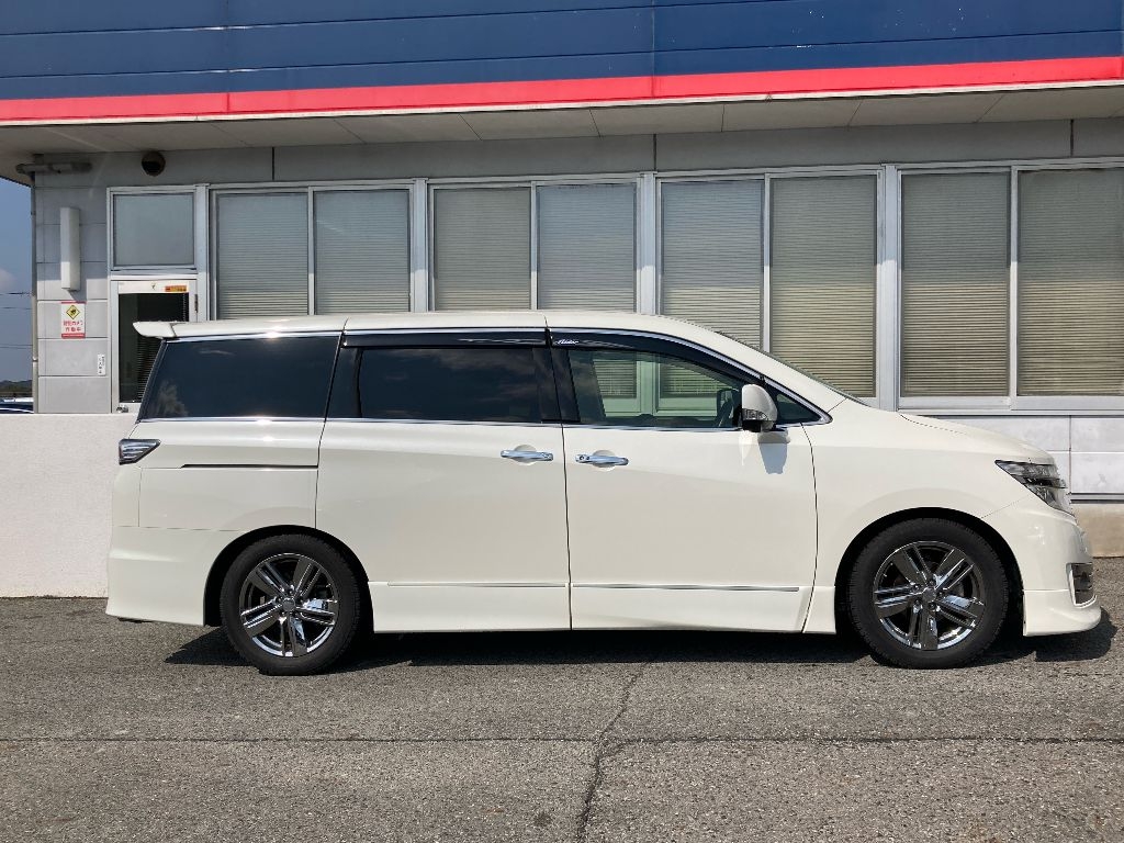 NISSAN ELGRAND
