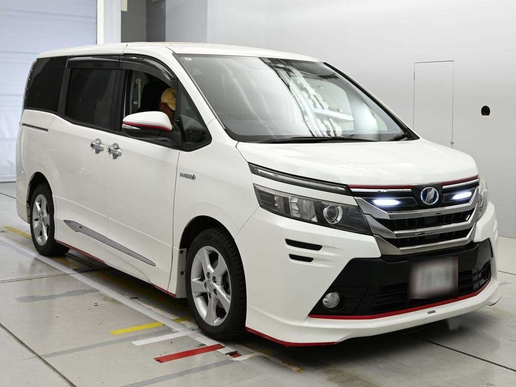 TOYOTA VOXY