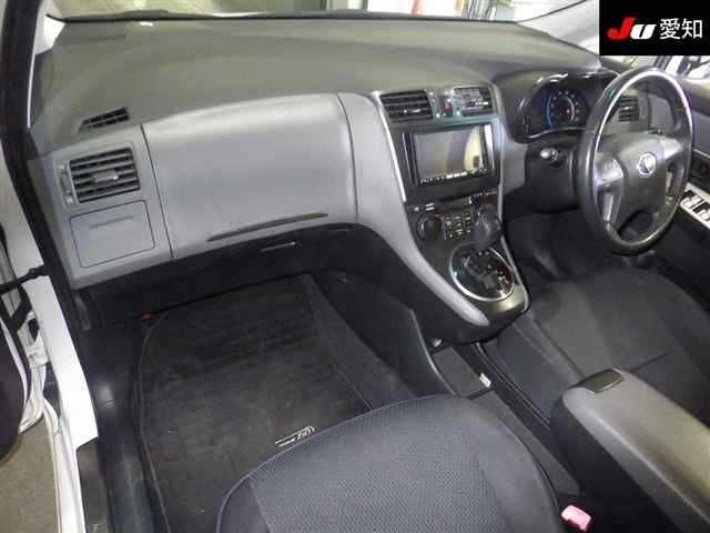 TOYOTA MARK X ZIO