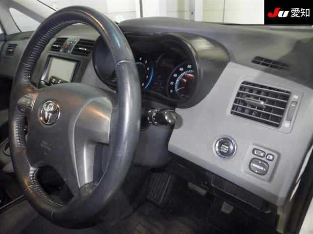 TOYOTA MARK X ZIO