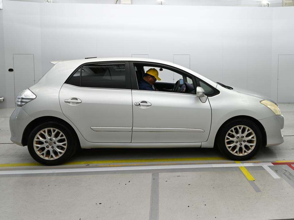 TOYOTA BLADE