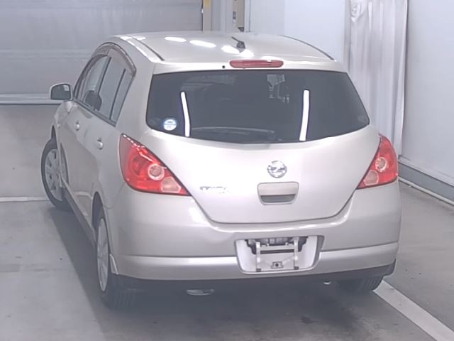 NISSAN TIIDA