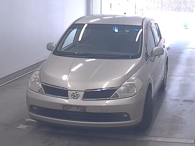 NISSAN TIIDA