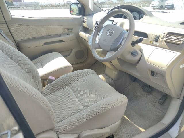 TOYOTA RAUM