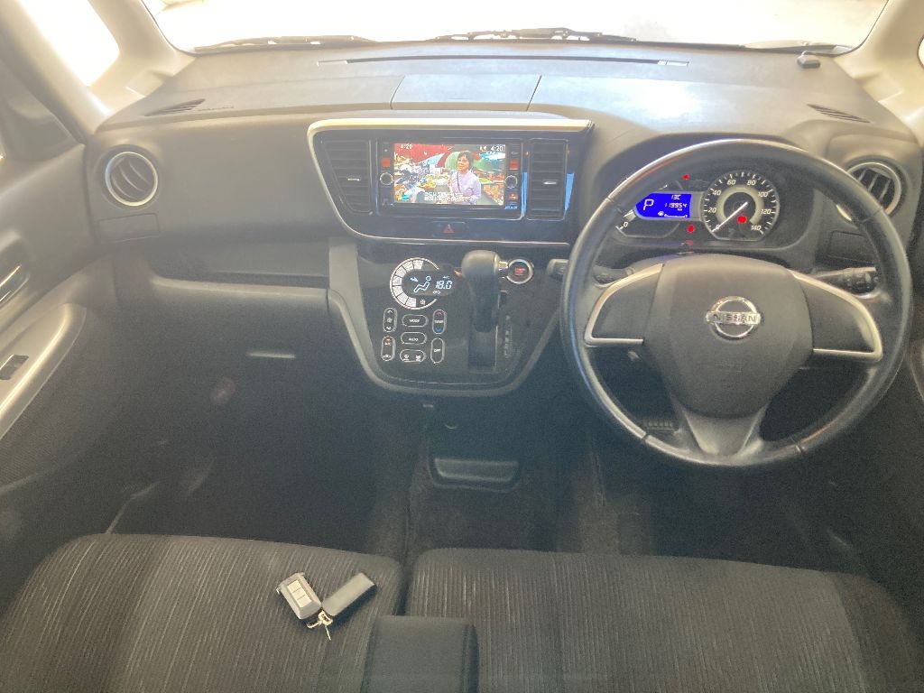 NISSAN DAYZ ROOX