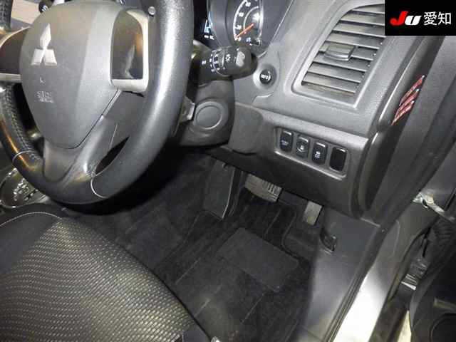MITSUBISHI RVR