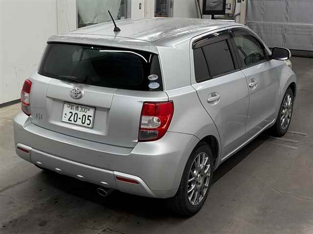 TOYOTA IST