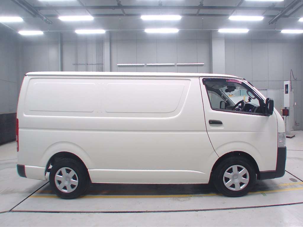 TOYOTA REGIUS ACE