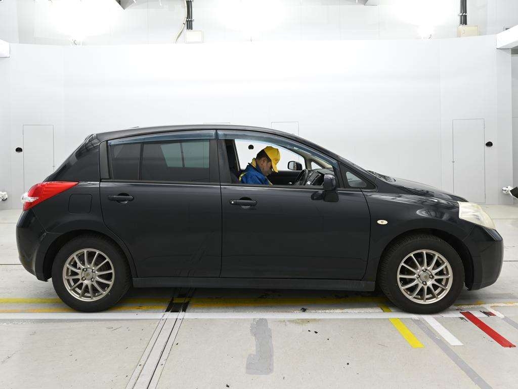 NISSAN TIIDA