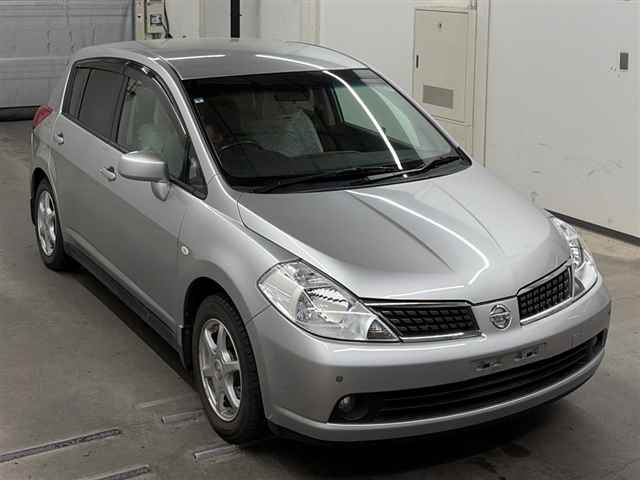 NISSAN TIIDA
