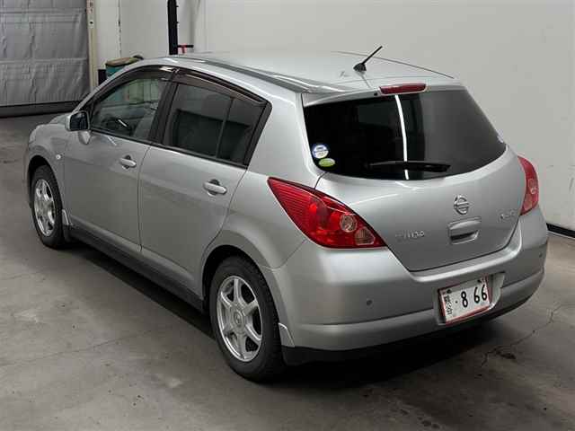 NISSAN TIIDA