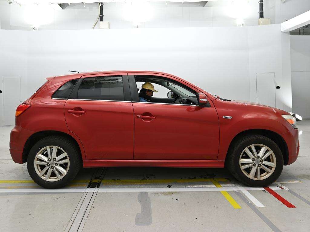 MITSUBISHI RVR