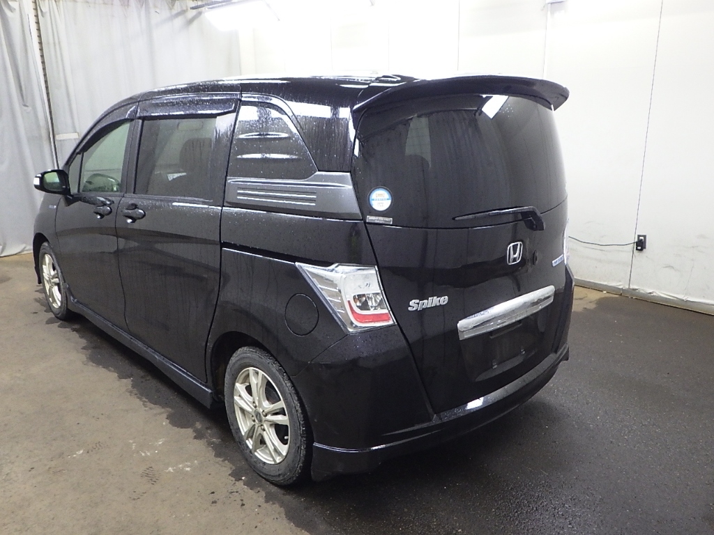HONDA FREED SPIKE