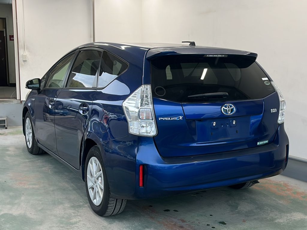 TOYOTA PRIUS ALPHA
