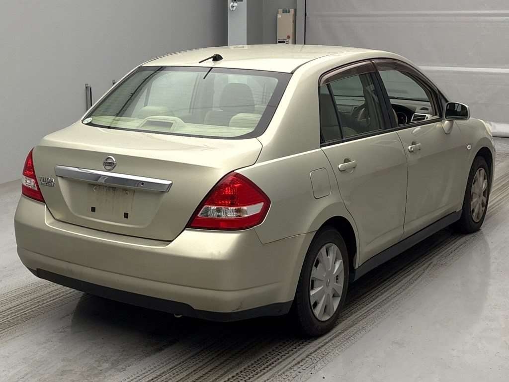 NISSAN TIIDA LATIO