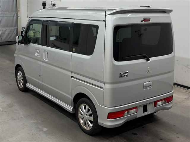 MITSUBISHI TOWN BOX