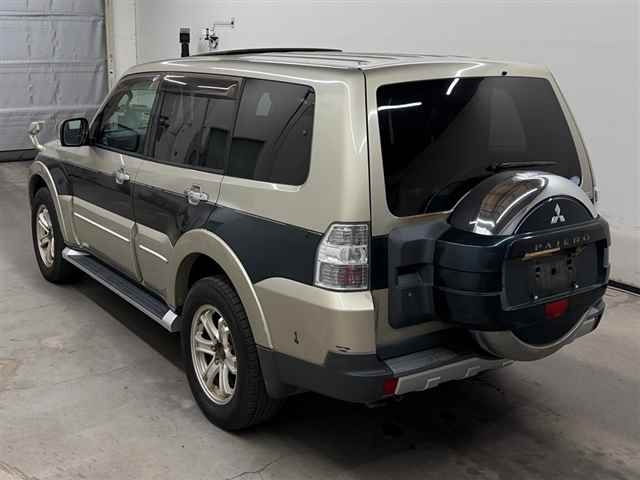 MITSUBISHI PAJERO