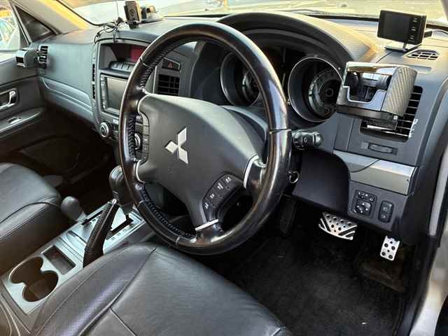 MITSUBISHI PAJERO