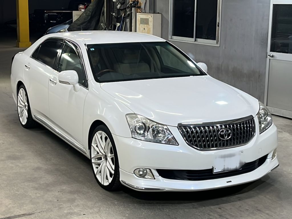 TOYOTA CROWN MAJESTA