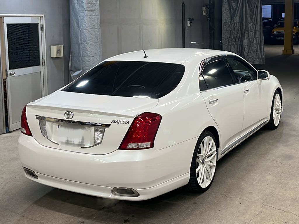 TOYOTA CROWN MAJESTA