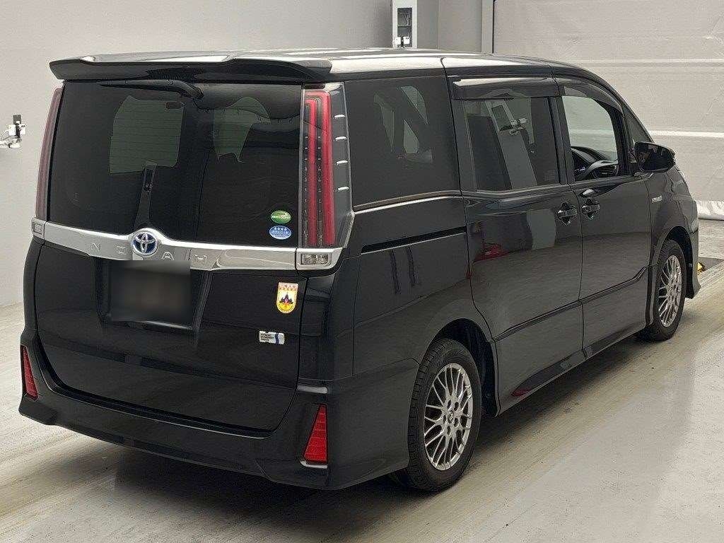 TOYOTA NOAH