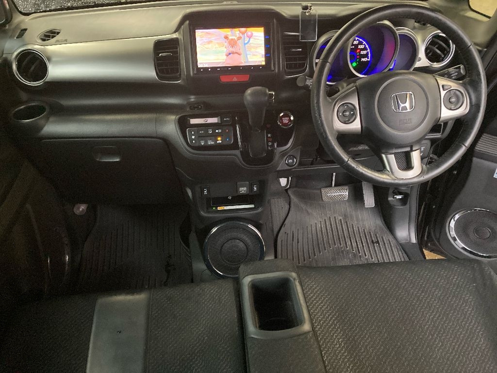 HONDA N-BOX SLASH