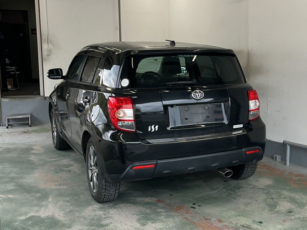 TOYOTA IST