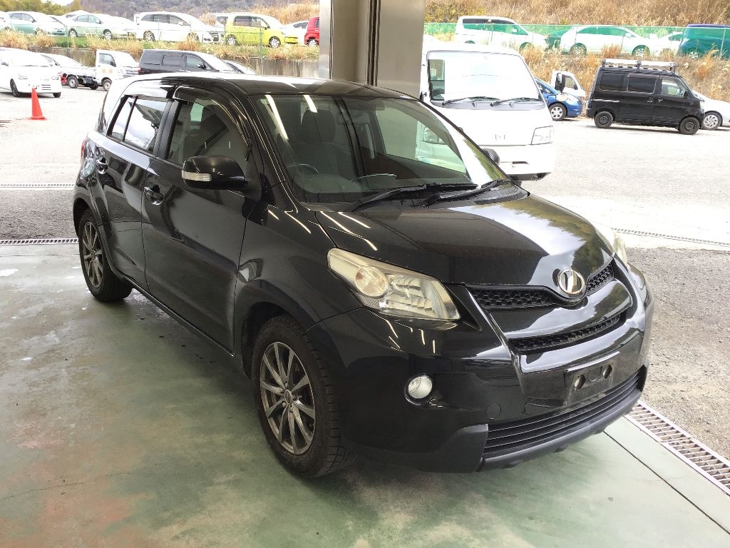 TOYOTA IST