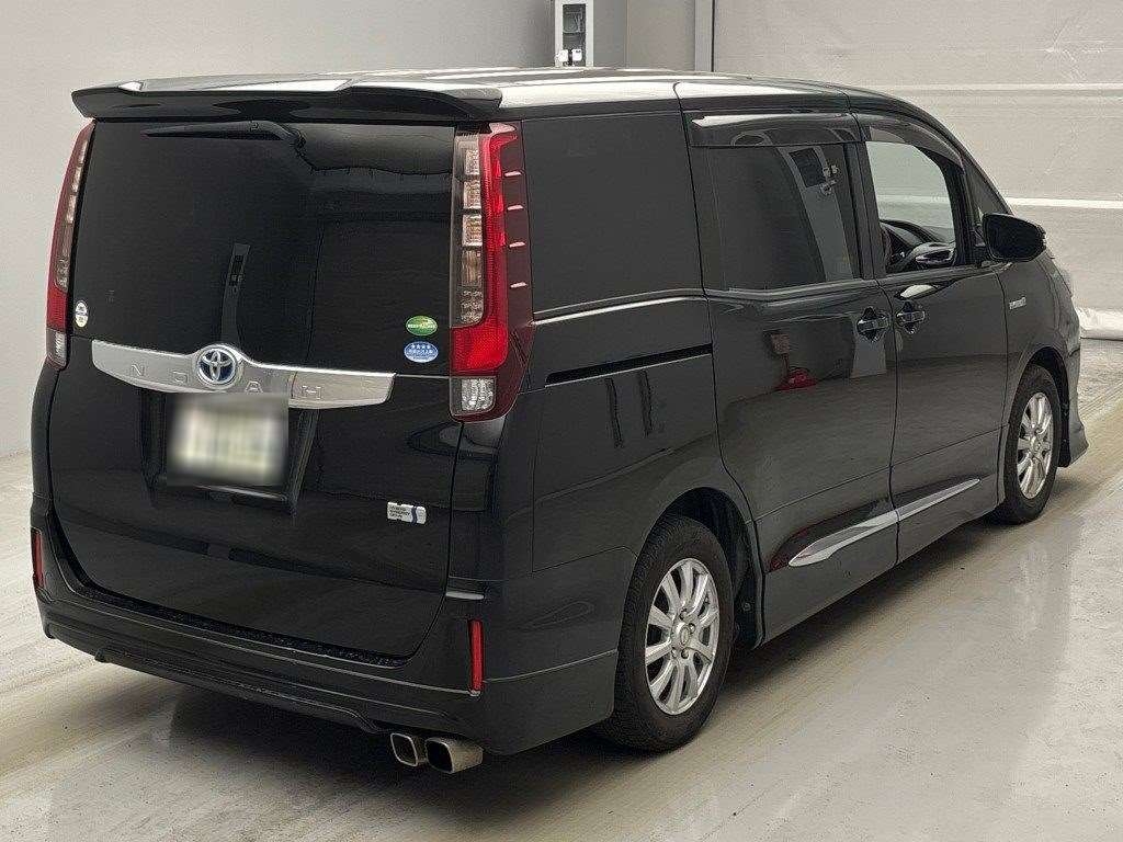 TOYOTA NOAH
